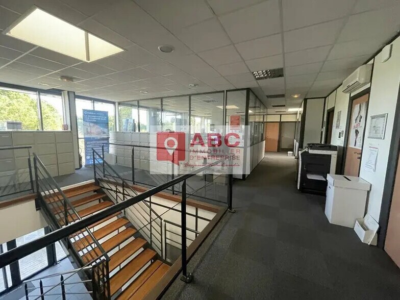 Flex in Montpellier for lease - Interior Photo - Image 1 of 4