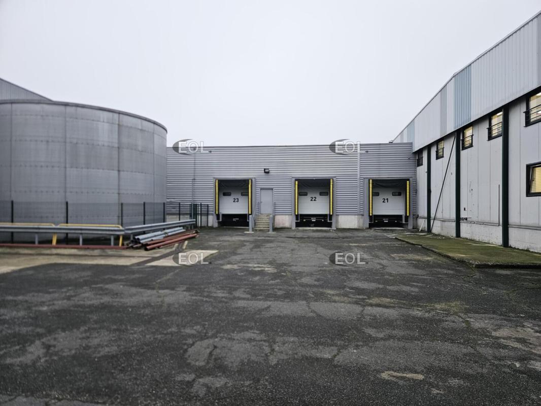 Industrial in Thiais for lease Building Photo- Image 1 of 10