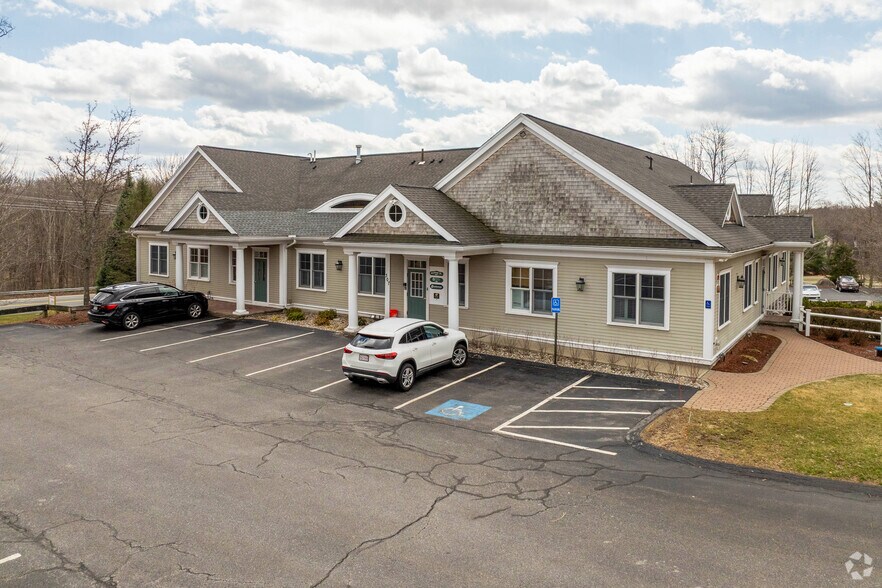 307 Grafton St, Shrewsbury, MA à louer - Photo du bâtiment - Image 3 de 21