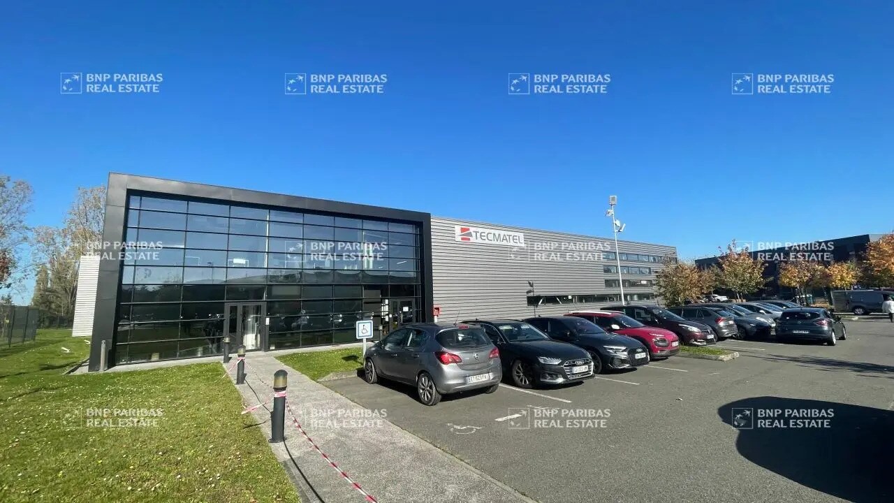Bureau dans Élancourt à louer Photo du bâtiment- Image 1 de 7