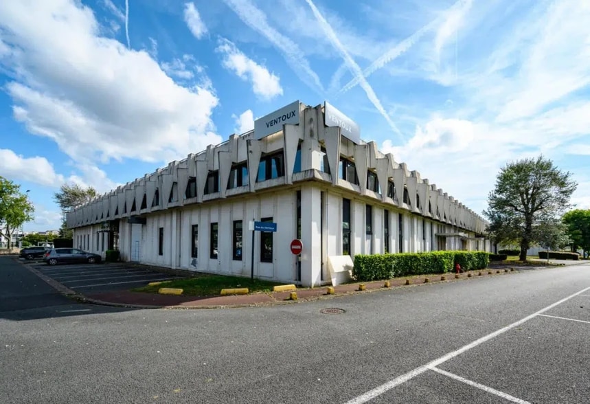 Flex in Évry for lease - Primary Photo - Image 1 of 7
