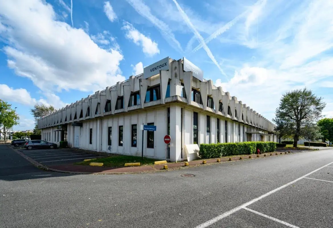 Flex in Évry for lease Primary Photo- Image 1 of 8