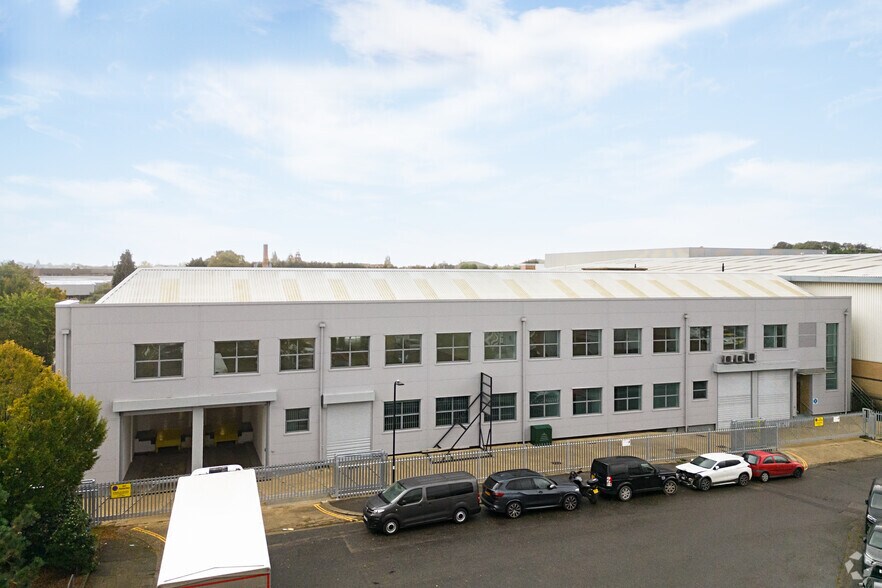 Belvue Rd, Northolt à vendre - Photo du bâtiment - Image 2 de 24