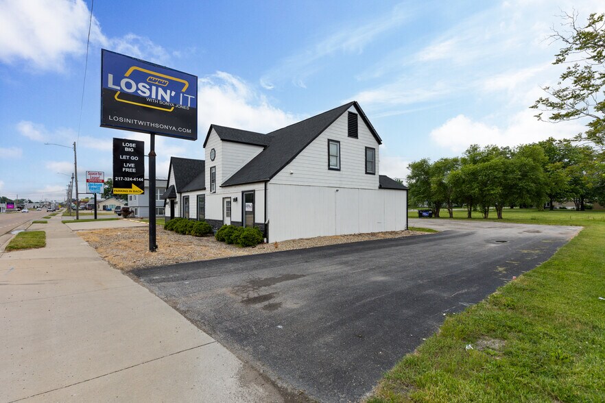 904 W Union Ave, Litchfield, IL à vendre - Photo du bâtiment - Image 2 de 26