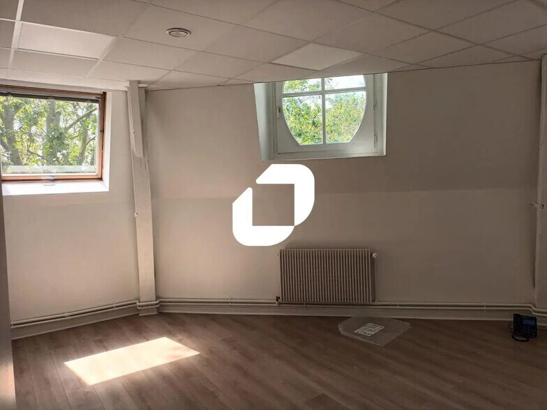 Office in Lille for lease - Building Photo - Image 3 of 7