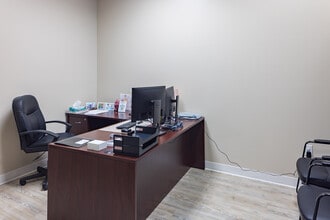 4 Limited Centre St, Johnson City, TN for lease Interior Photo- Image 2 of 7