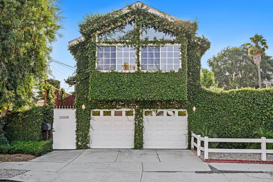 11538 La Maida St, Valley Village, CA à vendre - Photo du bâtiment - Image 2 de 75