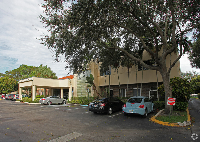 1001 NW 13th St, Boca Raton, FL for lease - Primary Photo - Image 1 of 6