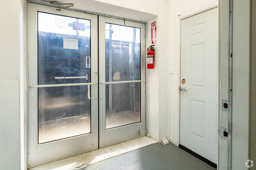 Fully Licensed Marijuana Business portfolio of 2 properties for sale on LoopNet.ca - Lobby - Image 2 of 15