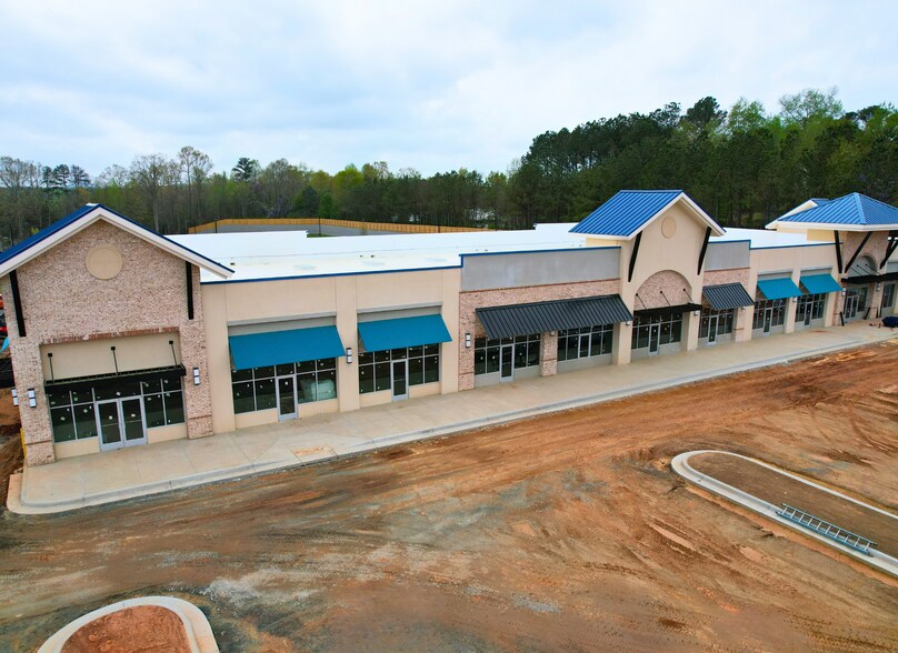 310 Lanier Cir, Woodstock, GA à louer - Photo du bâtiment - Image 2 de 8