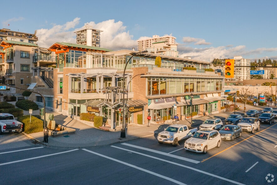 1655-1695 Marine Dr, West Vancouver, BC à vendre - Photo du bâtiment - Image 1 de 7