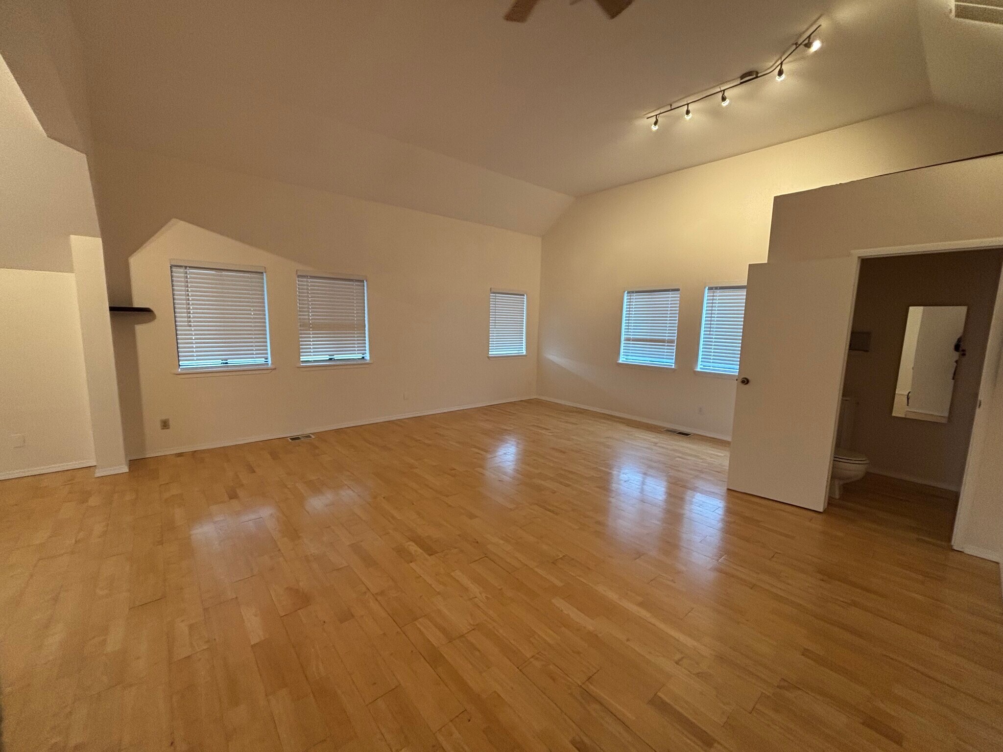 10052-10078 Alta Sierra Dr, Grass Valley, CA à louer Photo intérieure- Image 1 de 5