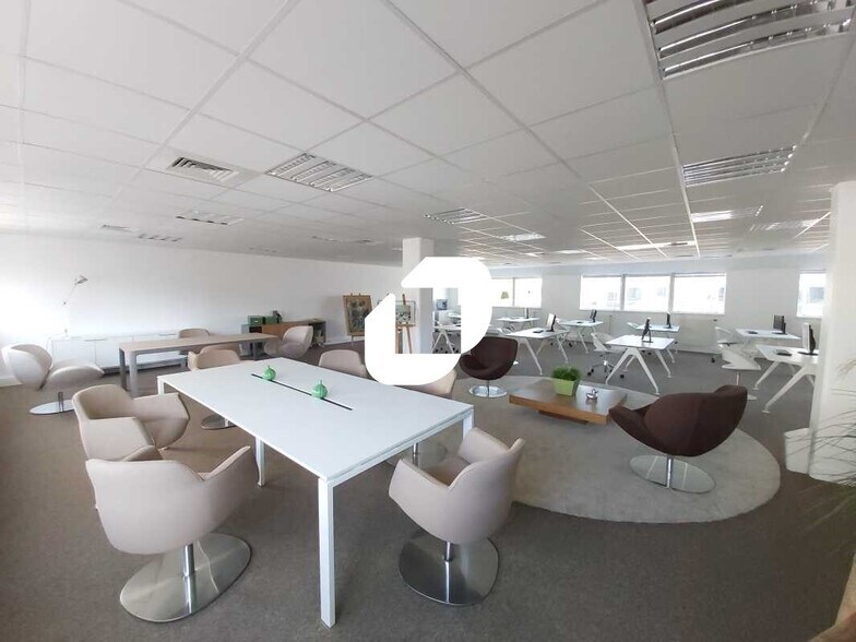 2-12 Rue Du Chemin Des Femmes, Massy for lease - Building Photo - Image 3 of 34