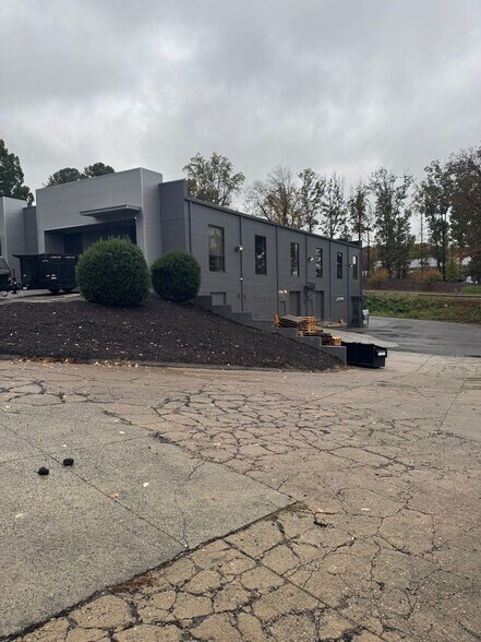 8609 Jersey Ct, Raleigh, NC à louer - Photo du bâtiment - Image 2 de 7