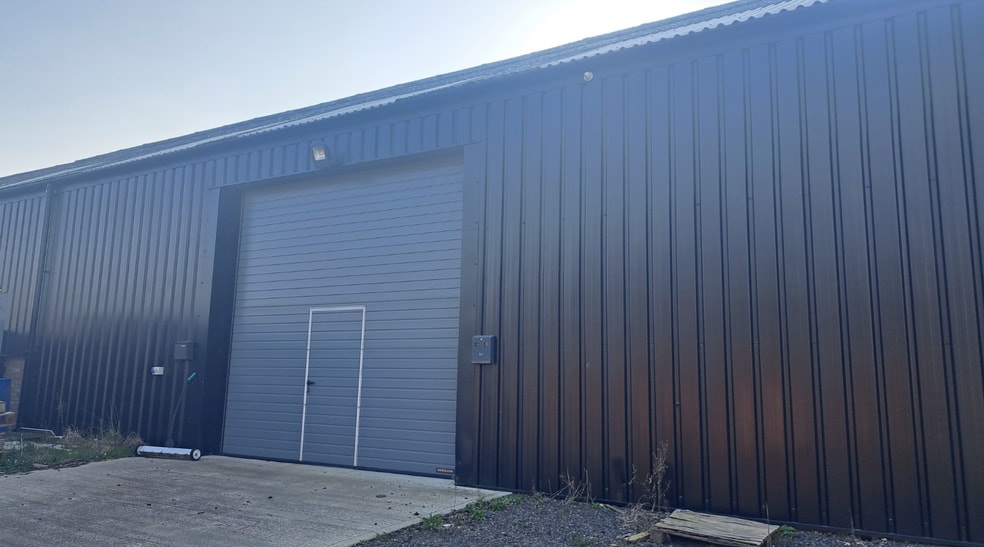 39 The Town, Great Staughton for lease - Building Photo - Image 2 of 3