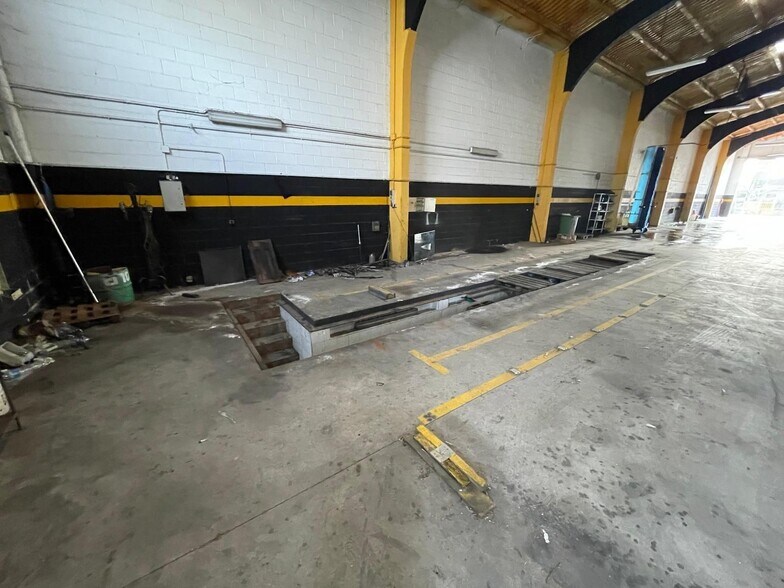 Industriel dans Cáceres, Cáceres à vendre - Photo du bâtiment - Image 3 de 6