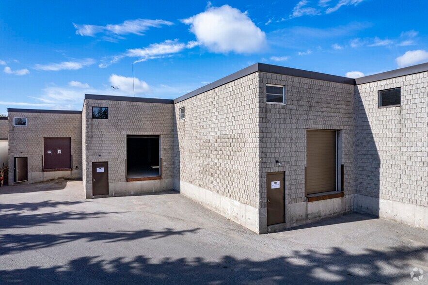 761-767 Mckay Rd, Pickering, ON à louer - Photo du bâtiment - Image 2 de 5