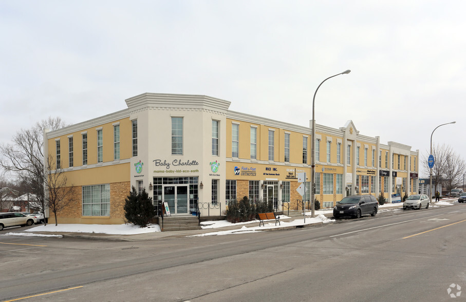 678-692 Belmont Ave W, Kitchener, ON à louer - Photo principale - Image 1 de 3