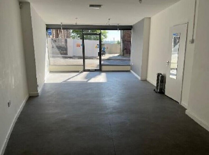 131 High St, Stoke On Trent à louer - Photo du bâtiment - Image 1 de 4