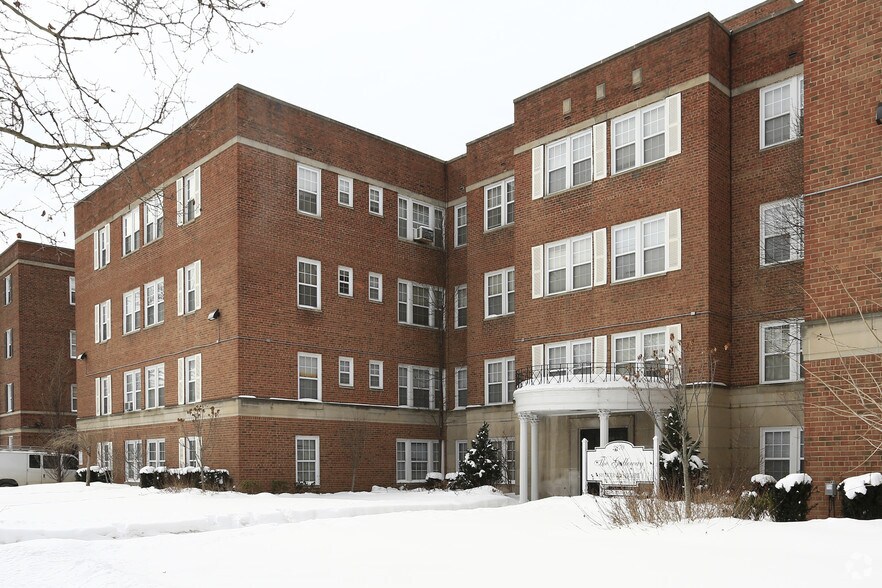 2870 S Moreland Blvd, Cleveland, OH à vendre - Photo principale - Image 1 de 5