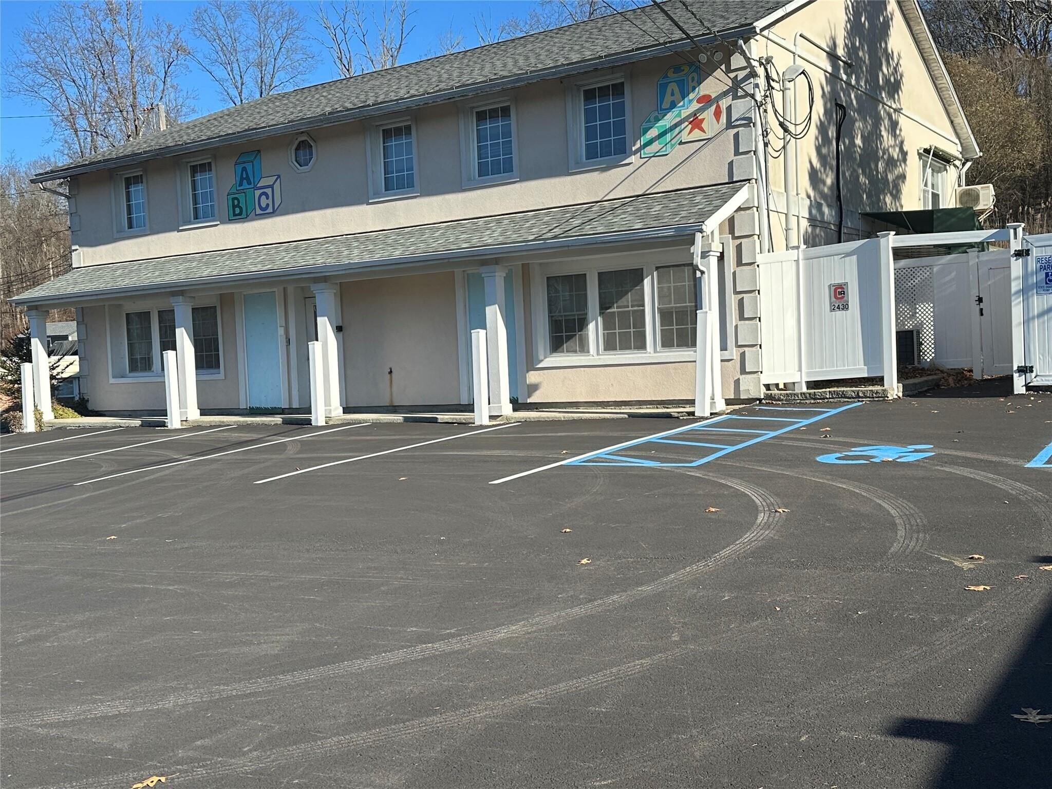2430 Carmel Ave, Brewster, NY à louer Photo principale- Image 1 de 21