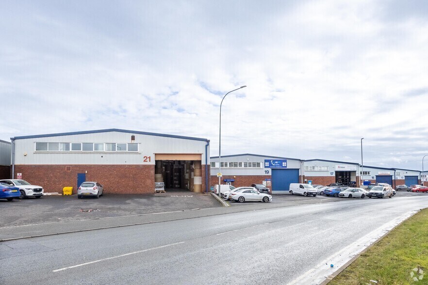 Planetary Rd, Willenhall à louer - Photo principale - Image 1 de 2