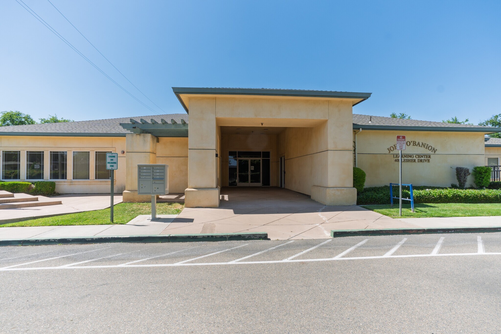 401 Lesher Dr, Merced, CA à louer Photo principale- Image 1 de 22