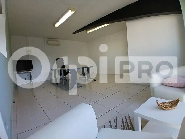 Office in Mauguio for lease - Interior Photo - Image 3 of 5