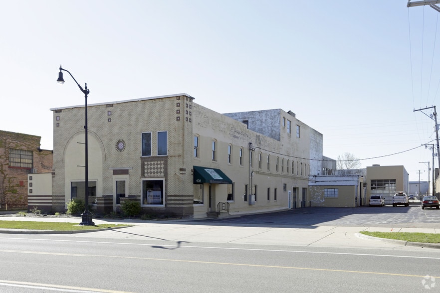 408 W Main St, Benton Harbor, MI à louer - Photo principale - Image 1 de 118