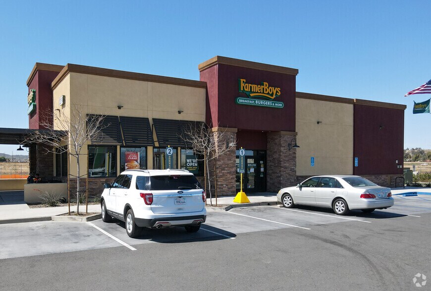 NEO Cajalco Expy, Perris, CA à louer - Photo du bâtiment - Image 2 de 5