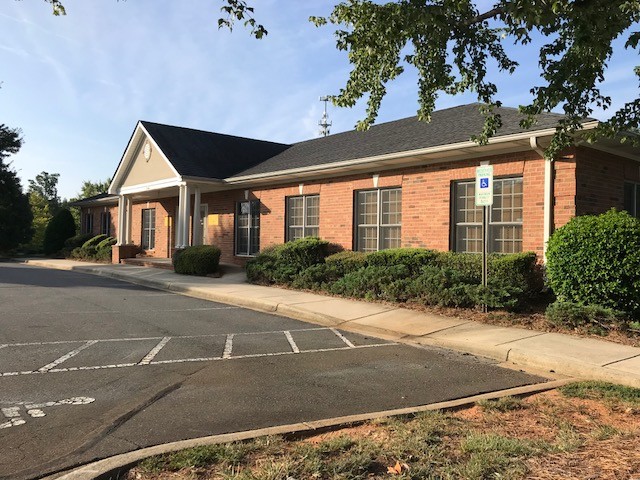 2536 Plantation Center Dr, Matthews, NC for lease Primary Photo- Image 1 of 10