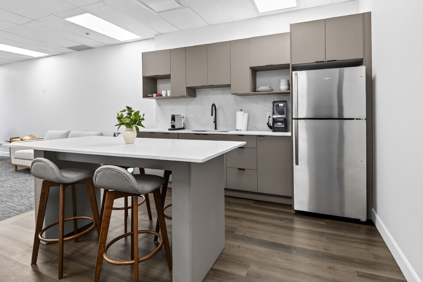 1425 Rte Transcanadienne, Dorval, QC for lease Interior Photo- Image 1 of 4