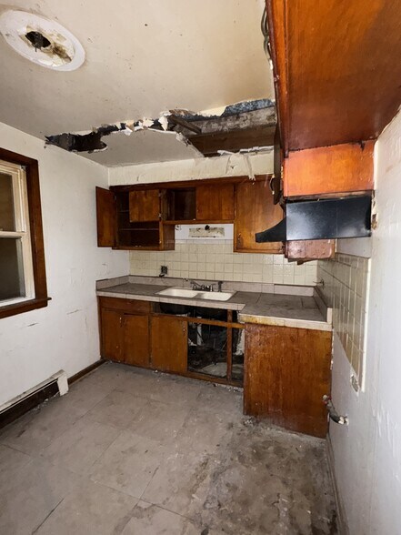 7945 S Dobson Ave, Chicago, IL à vendre - Photo du bâtiment - Image 2 de 5