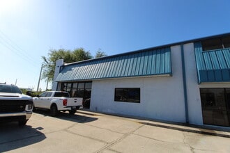 1912 44th Ave E, Bradenton, FL for lease Interior Photo- Image 2 of 14