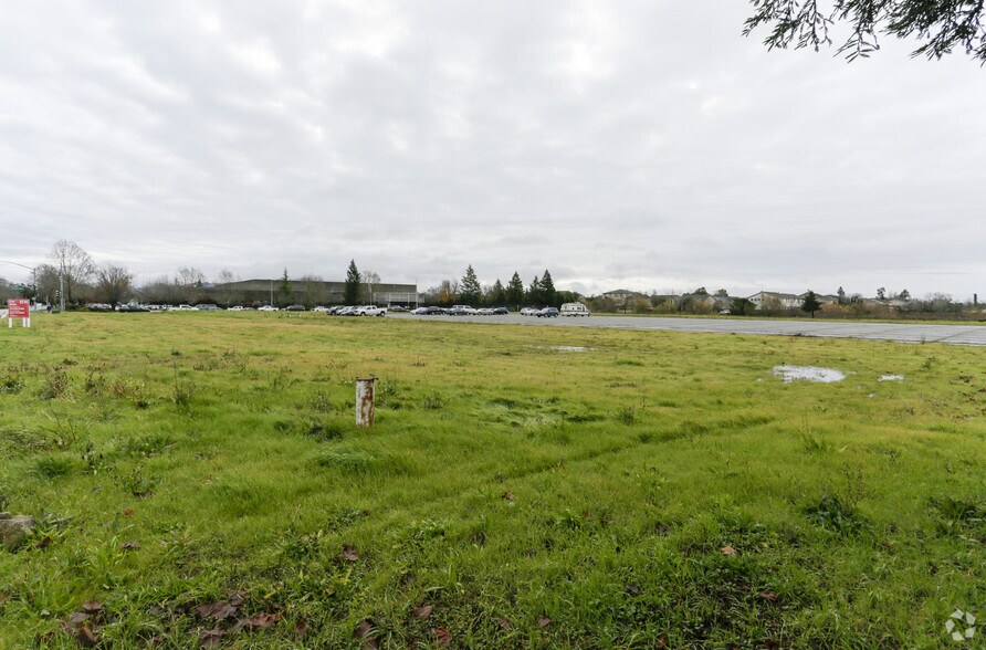 2122 Northpoint Pky, Santa Rosa, CA à vendre - Photo du bâtiment - Image 2 de 3