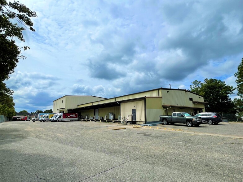 3440 Black & Decker, Hope Mills, NC for lease - Primary Photo - Image 1 of 16