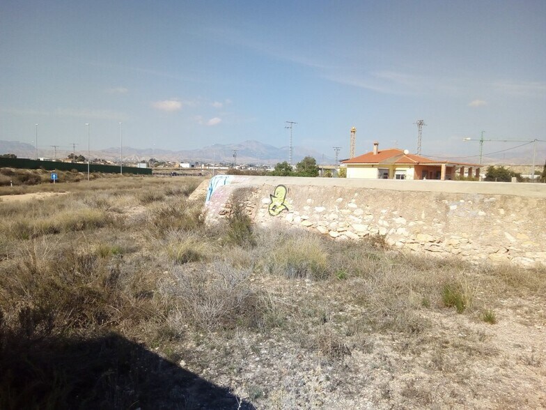 Terrain dans San Vicente del Raspeig, Alicante à vendre - Photo du bâtiment - Image 2 de 2