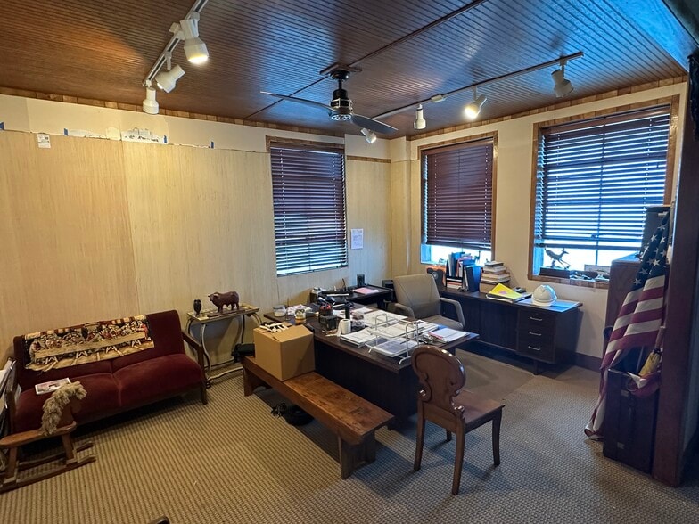 113 Myrtle St, Thomasville, NC for sale - Interior Photo - Image 3 of 5