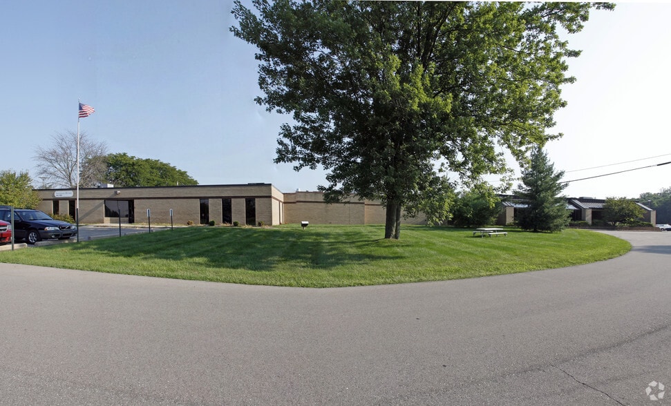 100-102 N Staebler Rd, Ann Arbor, MI à louer - Photo du bâtiment - Image 3 de 11
