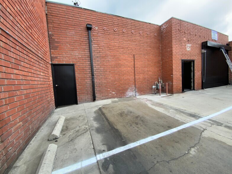 149 W 31st St, Los Angeles, CA à louer - Photo du bâtiment - Image 2 de 17