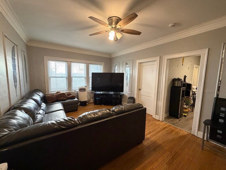 37 W 14th Pl, Chicago Heights, IL à vendre - Photo intérieure - Image 2 de 7