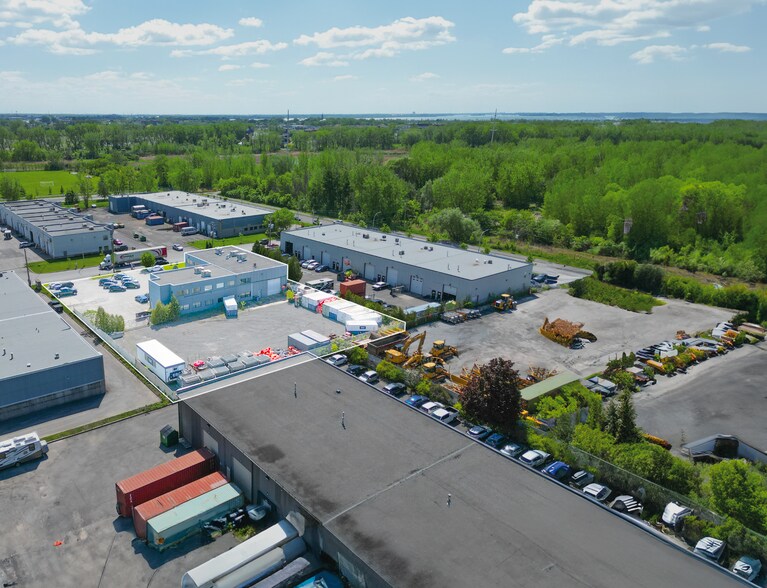 3900 Rue Isabelle, Brossard, QC à louer - Photo du bâtiment - Image 3 de 3