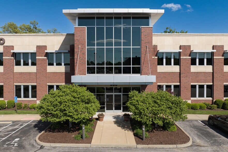 900 N Rock Hill Rd, Saint Louis, MO à vendre - Photo du bâtiment - Image 2 de 17