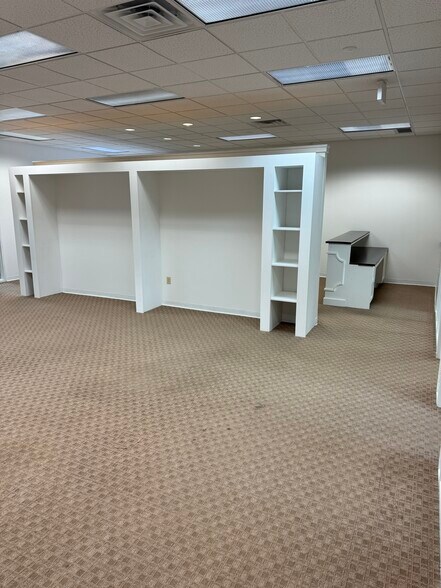 6 Berkeley Rd, Devon, PA à louer - Photo du bâtiment - Image 2 de 5