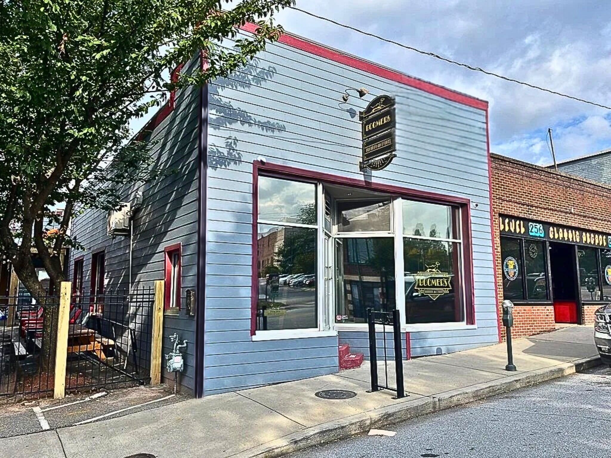 81 Coxe Ave, Asheville, NC à louer Photo principale- Image 1 de 33