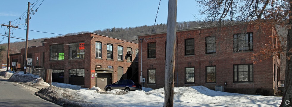 141 S Main St, Beacon Falls, CT for lease - Primary Photo - Image 1 of 14
