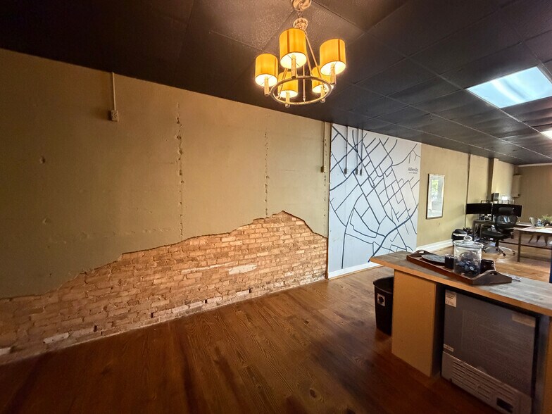 105 W Pickens St, Abbeville, SC à vendre - Photo intérieure - Image 3 de 18