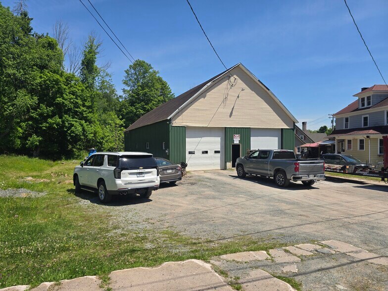 209 Sprague Ave, Liberty, NY à vendre - Photo du bâtiment - Image 2 de 9