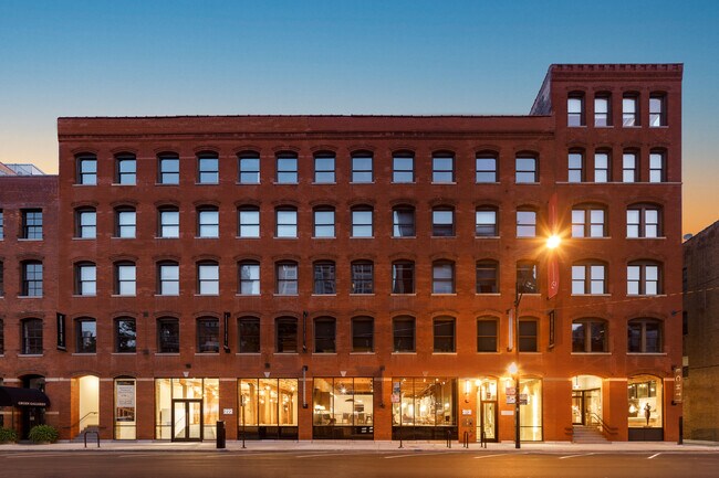 Plus de détails pour 212 W Superior St, Chicago, IL - Bureau à louer