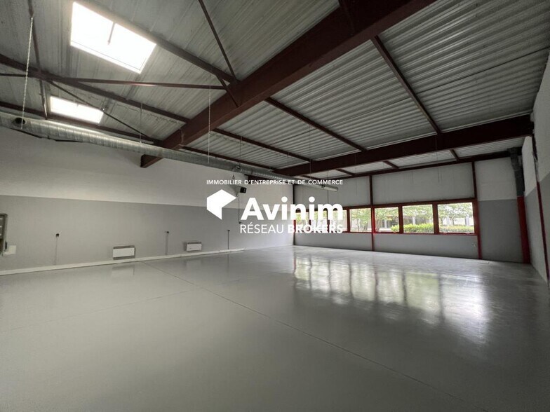Retail in Villebon-sur-Yvette for lease - Interior Photo - Image 2 of 5